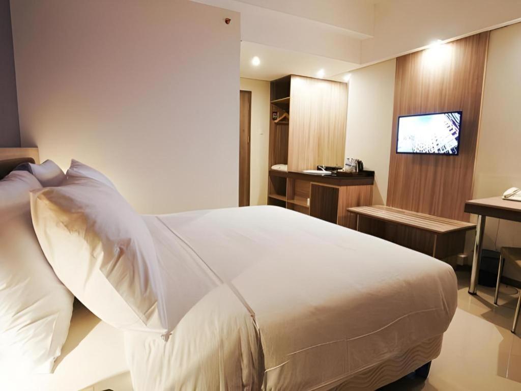 My Tower Hotel Surabaya Buitenkant foto